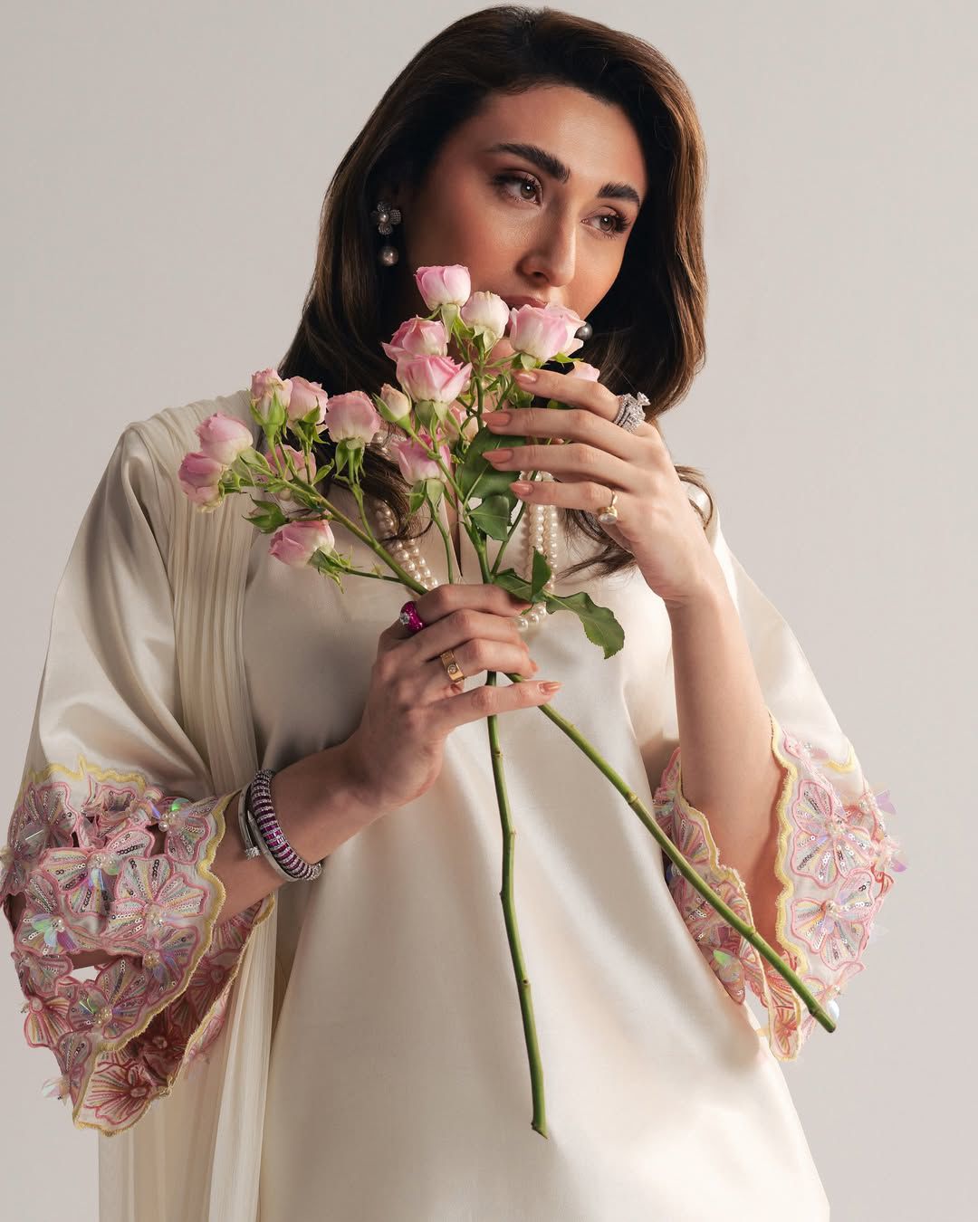 Elegant White Heavy Natural Crepe Silk Hand Work Kurta With Farshi Pant & Dupatta For Women