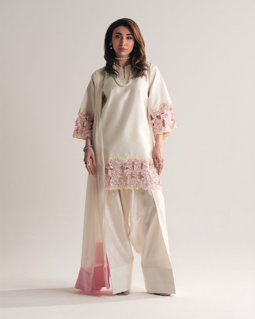 Elegant White Heavy Natural Crepe Silk Hand Work Kurta With Farshi Pant & Dupatta For Women