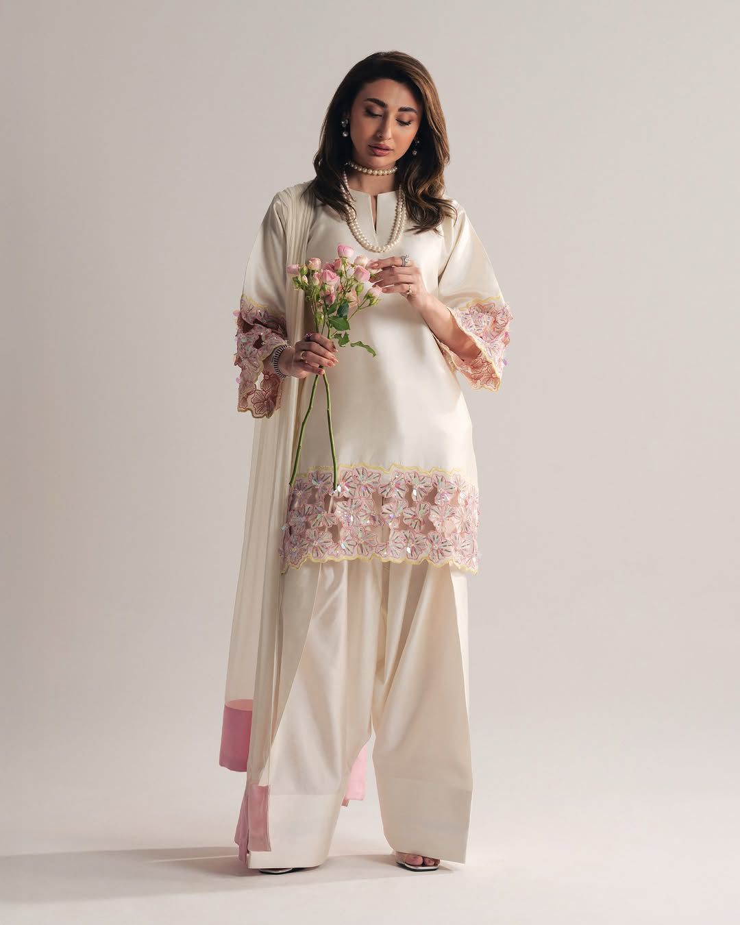 Elegant White Heavy Natural Crepe Silk Hand Work Kurta With Farshi Pant & Dupatta For Women
