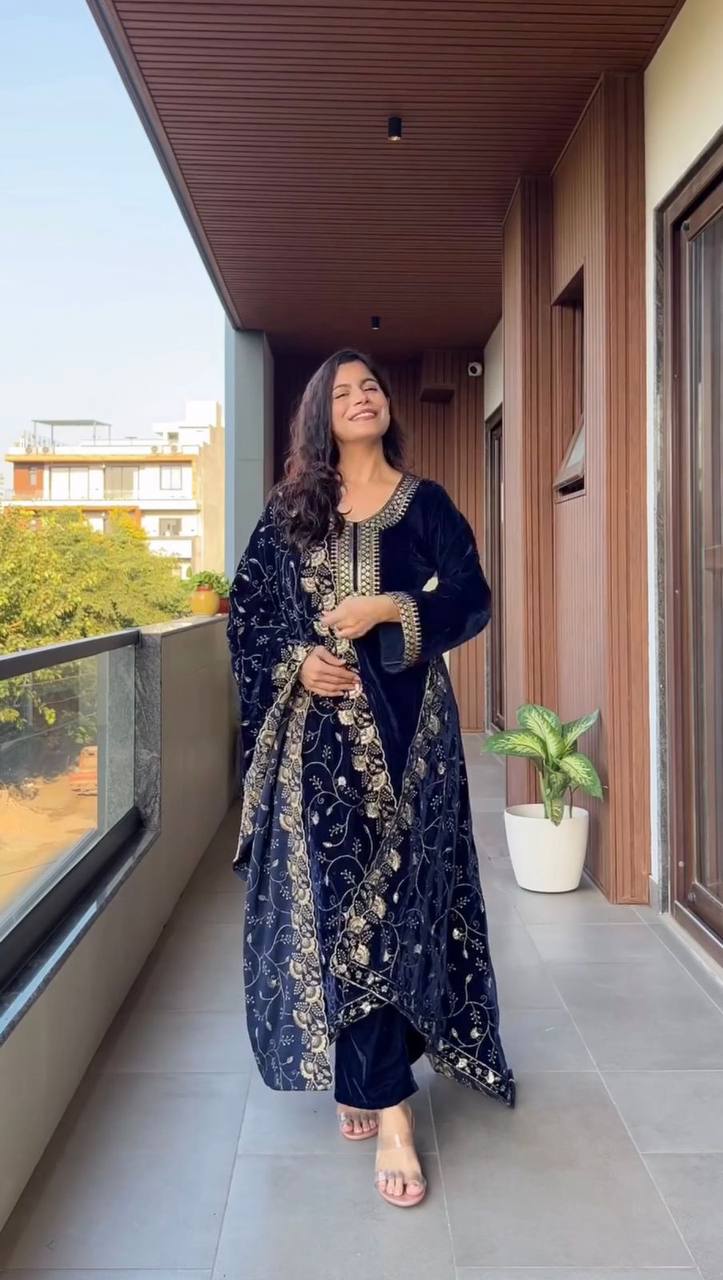 Midnight Velvet Elegance Embroidered Kurta Set for Women