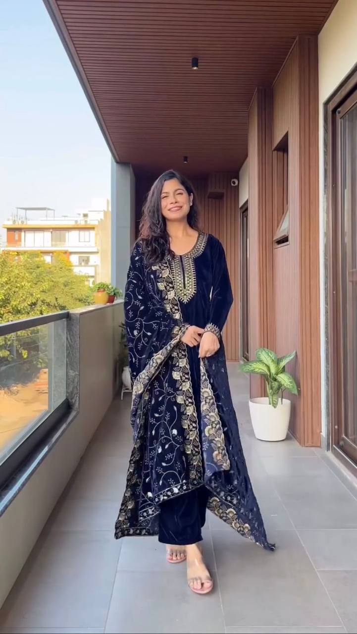 Midnight Velvet Elegance Embroidered Kurta Set for Women