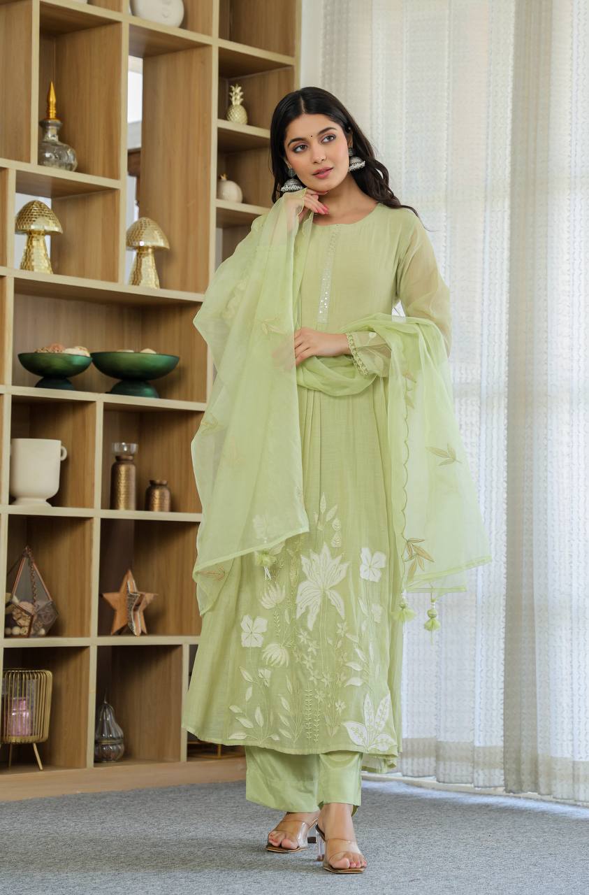 Women's Chanderi Silk Floral Embroidered Kurta Set with Organza Dupatta